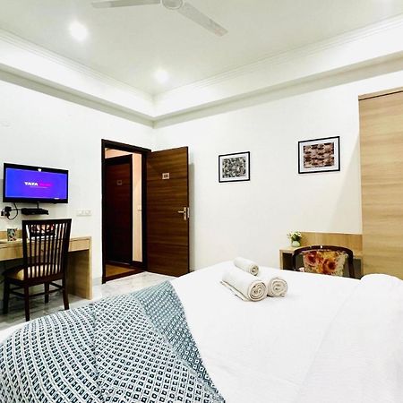Bluo Studio2 Golf Course Road - Gym, Terrace Garden Гургаон Екстериор снимка