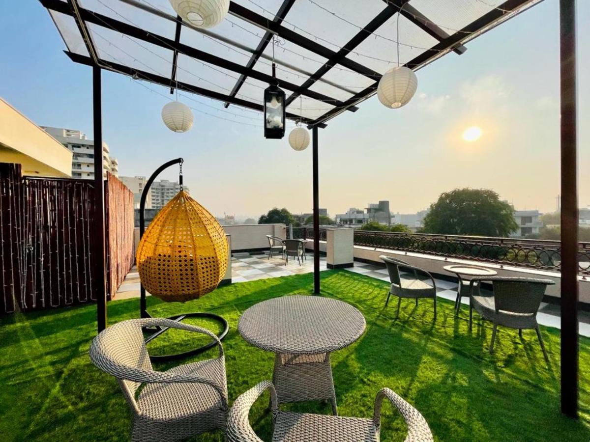 Bluo Studio2 Golf Course Road - Gym, Terrace Garden Гургаон Екстериор снимка