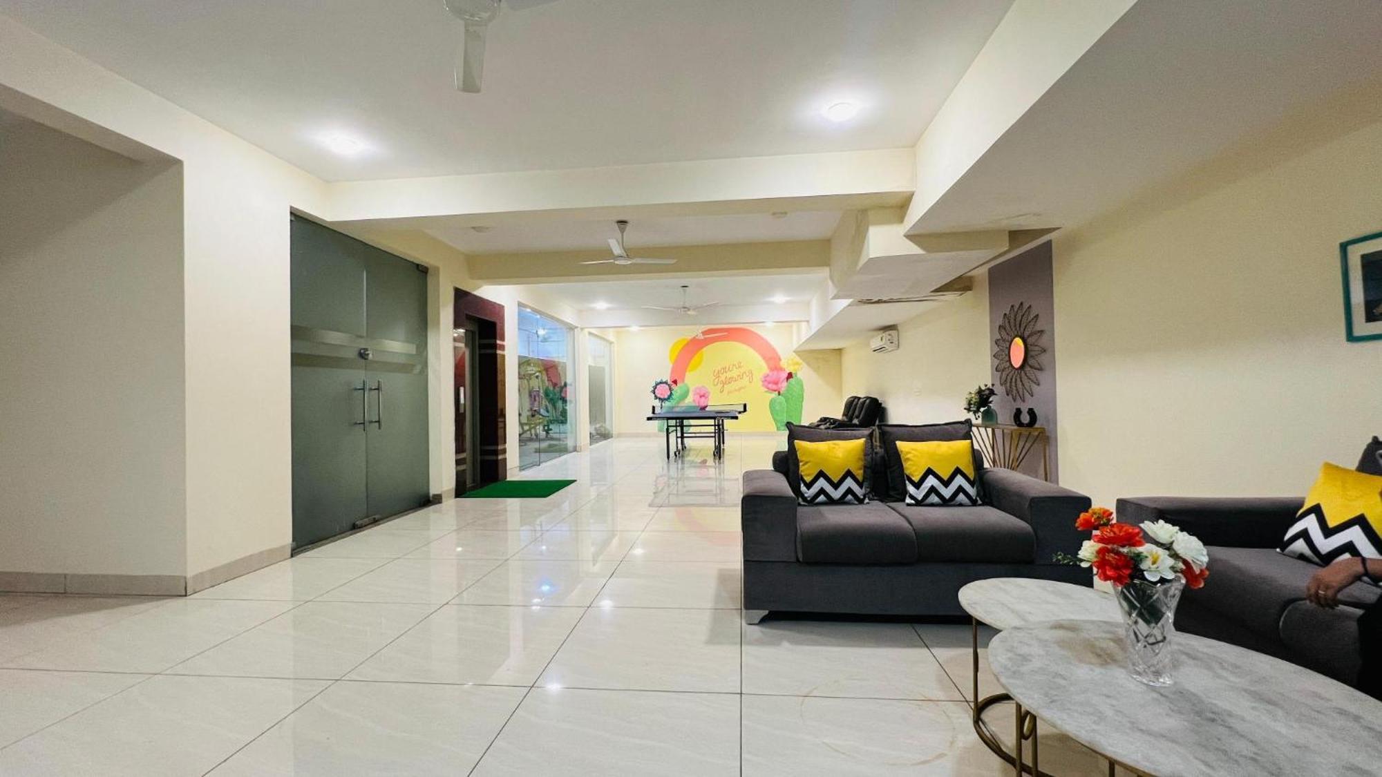 Bluo Studio2 Golf Course Road - Gym, Terrace Garden Гургаон Екстериор снимка