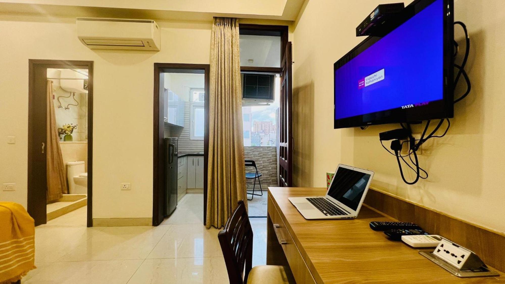 Bluo Studio2 Golf Course Road - Gym, Terrace Garden Гургаон Екстериор снимка